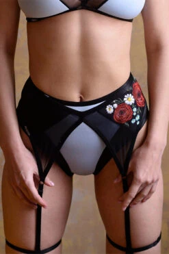 Queen Garter Belt - Peace -Lingerie Shop 2 69f3dcf0 547e 45f6 9150 9baf5057221c