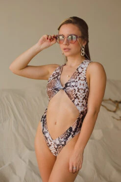 Shark Polewear Benita Bodysuit - Snake 16 Shark Polewear Benita Bodysuit - Snake -Lingerie Shop 4S3A3649