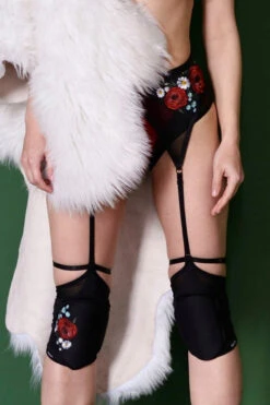 Queen Garter Belt - Peace -Lingerie Shop 4 7df6221b dabd 4941 b673 d248bbf2ecaa