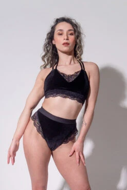 Sorte Velvet Adore Top - Black