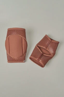 Queen Grippy Kneepads - Mocha -Lingerie Shop Mocha