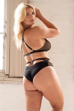 Tatiana Activewear Kaizen Top - Black Mesh -Lingerie Shop TatianaActiveKaizenBlack 0214cropped 9fe74a40 c5de 4fef 9acd 1d1ebb3c8a4c