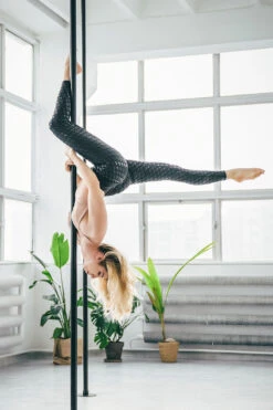 REV ACTIV Sticky Leggings - Black -Lingerie Shop revactiv dancetemple print malowanieswiatlem 0034 1